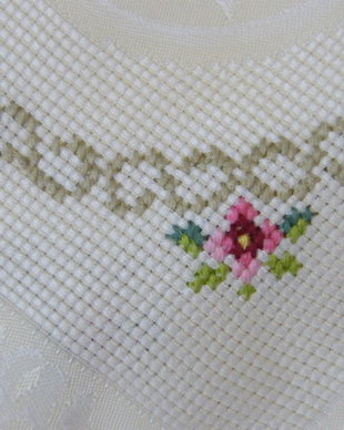 Napron damasc cu broderie