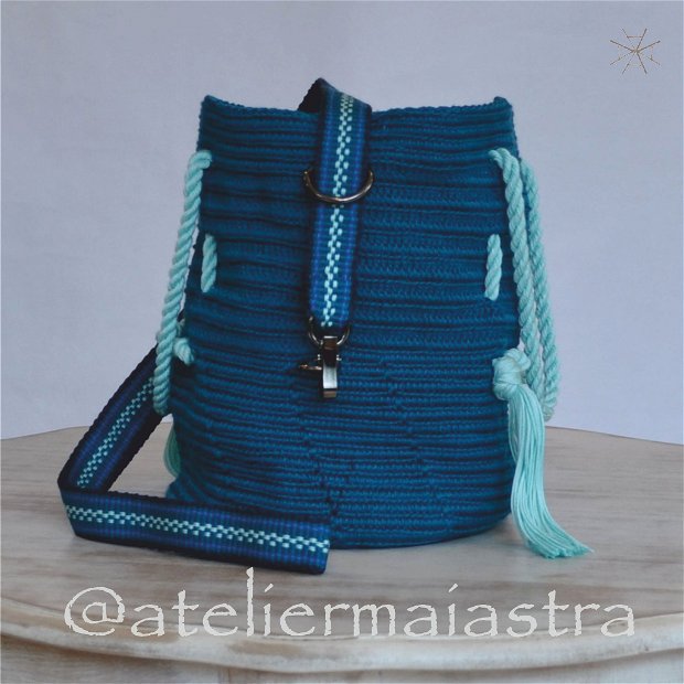 geanta handmade albastru-turcoaz crosetata