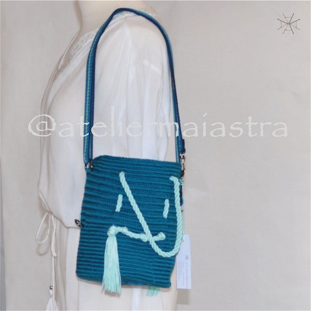 geanta handmade albastru-turcoaz crosetata