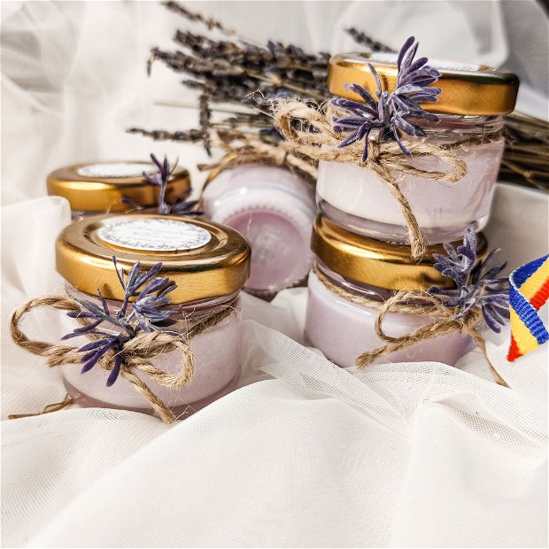 Mărturie nunta lumânare din ceară de soia, cu aroma de lavandă, turnată în borcănel din sticlă, decorată cu lavandă și etichetă, mov, Kandor Special Gifts