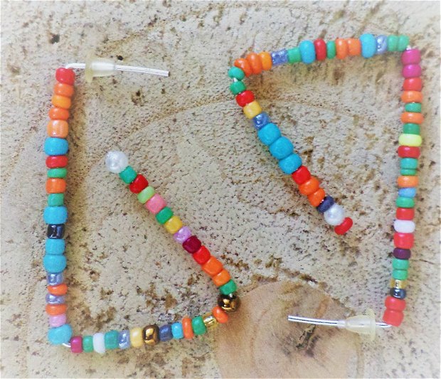 Cercei din sarma si margele de nisip multicolore