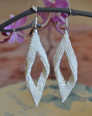 cercei lungi albi, cercei mireasa, cercei perle, bijuterii femei, cadou handmade
