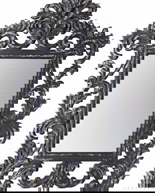 Oglinda deosebita cu o rama cu decoratiuni vegetale