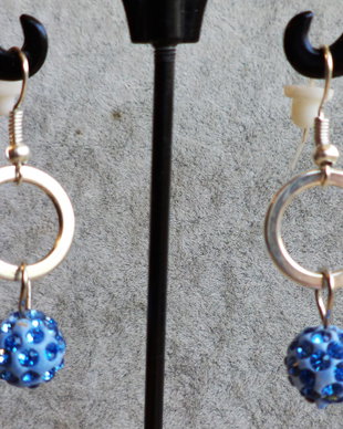 Cercei handmade din sarma si margea din rasina cu cristale(shamballa)