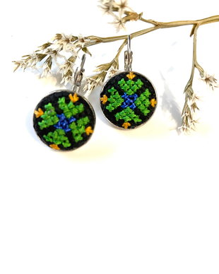 Cercei cu broderie manuala - motive traditionale