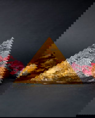 Piramida Abundentei Orgonit, Drava, Din Pietre Semipretioase De Citrin, Cu Simbol Floarea Vietii Si Varf De Cristal Vibrational