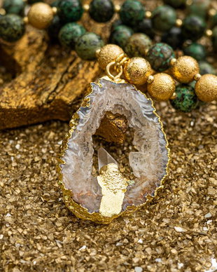 Colier Mala Raya Margele Naturale De Turcoaz African Cu Pandantiv Cristale Agat Druzy Cu Insertie Cristal Cuart, Placat Cu Aur