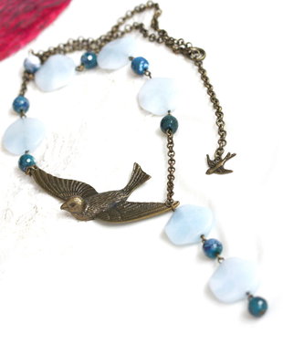 Colier cu agate, jad bleu si pasare