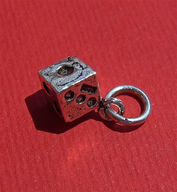 Zar - pandantiv din argint .925 aprox 5x5x15 mm (cu anoul)