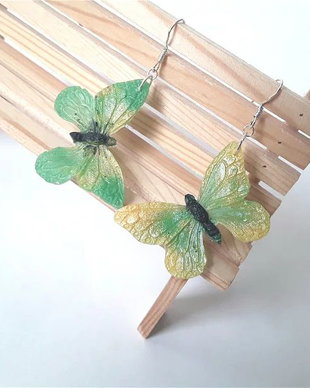 Cercei asimetrici fluturi verde si galben