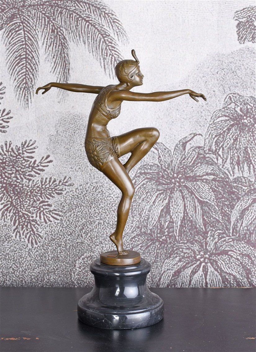 Dansatoare Art Deco- statueta din bronz pe soclu din marmura