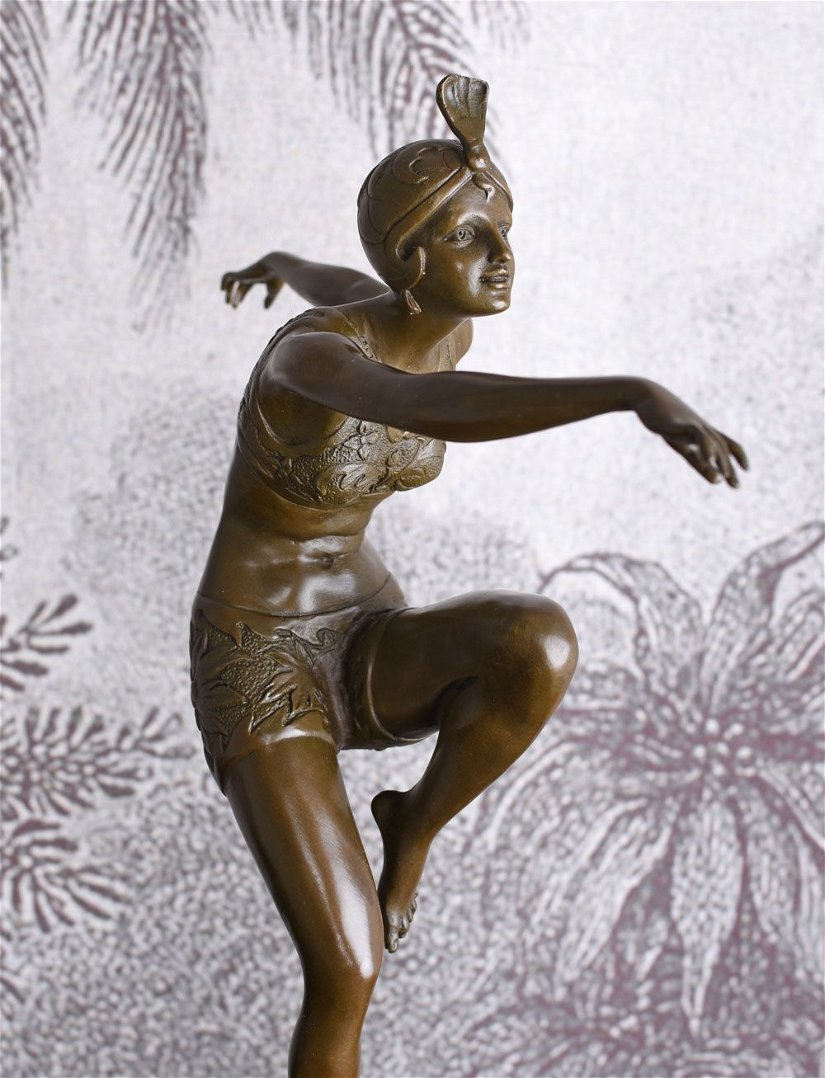 Dansatoare Art Deco- statueta din bronz pe soclu din marmura