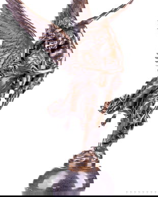 Justitia inaripata mare  - statueta din bronz pe soclu din marmura