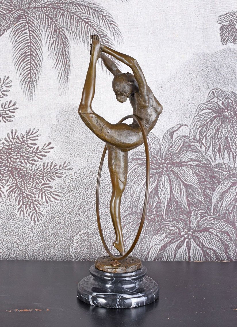 Dansatoare Art Deco cu cercul - statueta din bronz pe soclu din marmura
