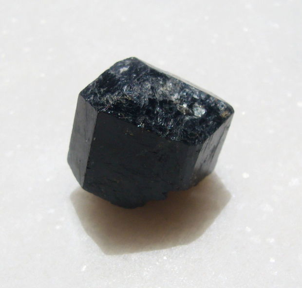 Turmalina neagra NATURALA bruta aprox 13.5x21x18 mm (aprox 9.4 g)