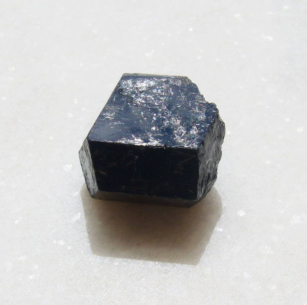 Turmalina neagra NATURALA bruta aprox 13.5x21x18 mm (aprox 9.4 g)