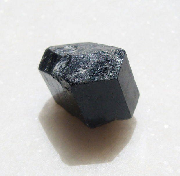 Turmalina neagra NATURALA bruta aprox 13.5x21x18 mm (aprox 9.4 g)