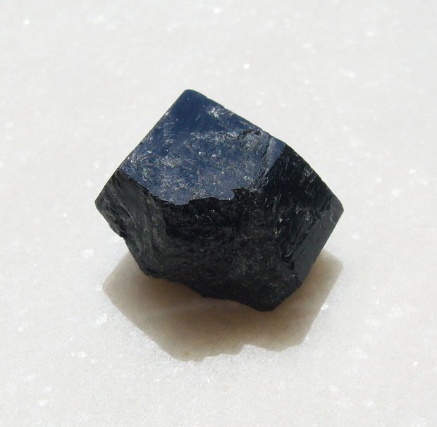 Turmalina neagra NATURALA bruta aprox 13.5x21x18 mm (aprox 9.4 g)