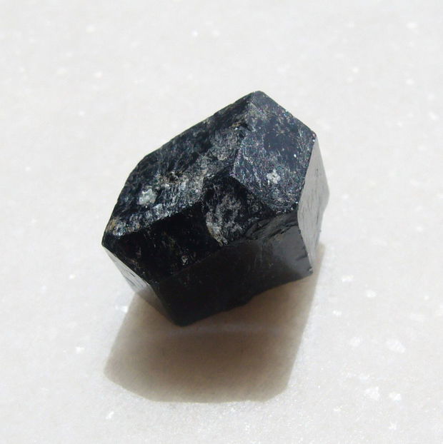 Turmalina neagra NATURALA bruta aprox 13.5x21x18 mm (aprox 9.4 g)