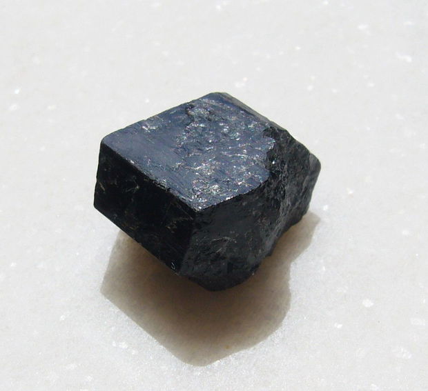 Turmalina neagra NATURALA bruta aprox 13.5x21x18 mm (aprox 9.4 g)