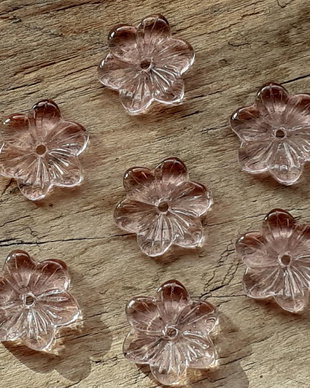 Floricele roz transparent, gravate - 15 mm