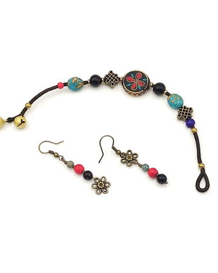 Set bratara si cercei lucrate pe snur cerat cu howlit, agate si accesorii aurii model 1
