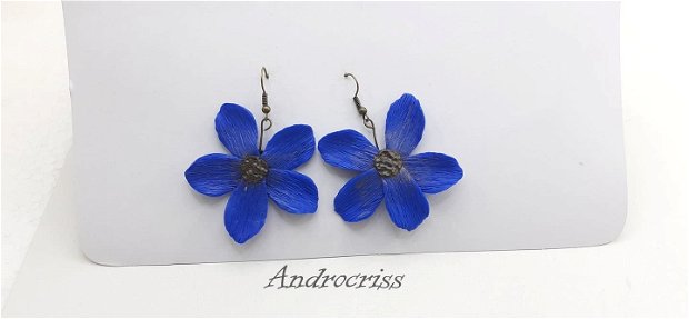 Cercei cu flori albastre din lut polimeric