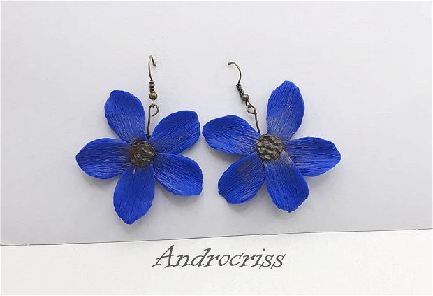 Cercei cu flori albastre din lut polimeric