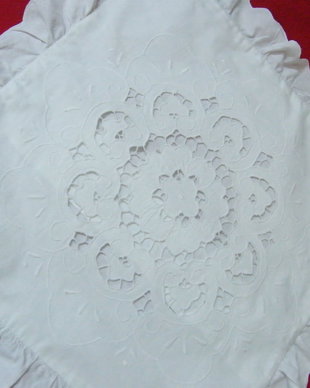 Husa perna cu broderie volanase 37 cm