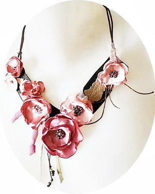 Colier buchet roz delicat