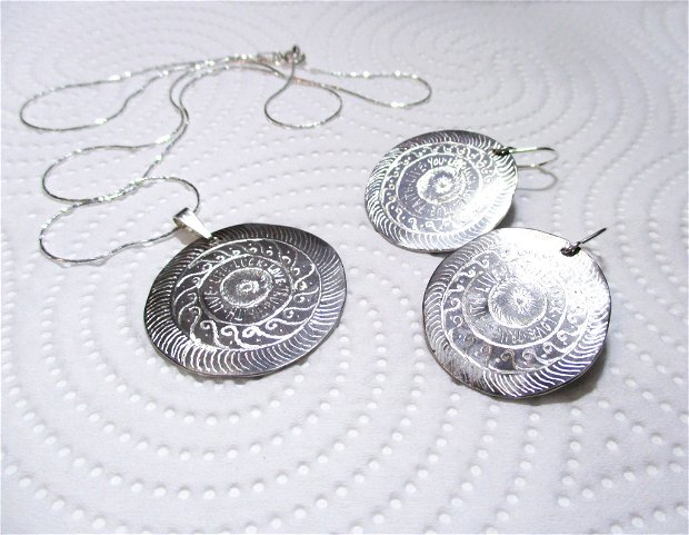 Cercei rotunzi argint gravati cu simboluri traditionale