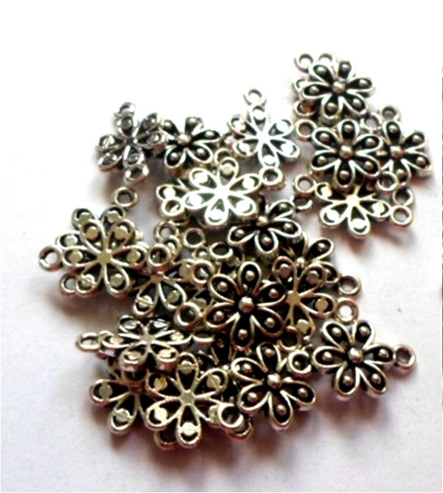 Link metalic floare bulina pe petale argintiu