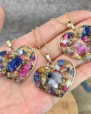 Colier Multicolor Cu Pandantiv Inima, Madee, Cu Pietre Semipretioase Druzy Aplicate, Placat Cu Aur De 18K