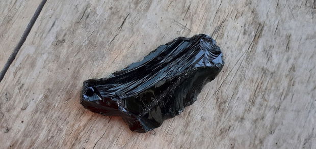 Obsidian, piatra bruta, masiva - 65x30 mm