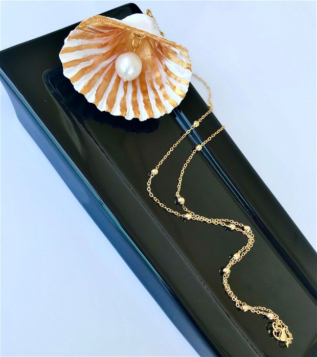 Colier cu scoica naturală pictată și perla baroc