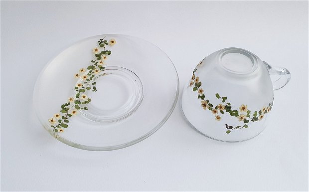 Set ceasca-farfurioara pentru cafea, decorat cu flori presate