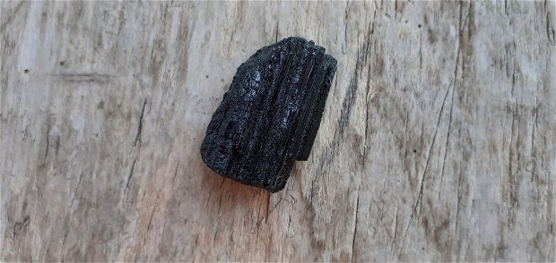 Turmalina neagra, bruta - 28x19x10 mm