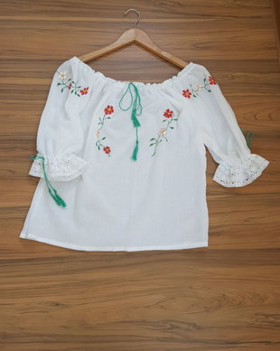 Bluza tip ie, pictata manual