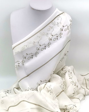 Eșarfa DELICATE PEARLS, din mătase naturală si viscoză