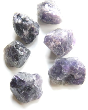 Margele ametist brut (AV 16)