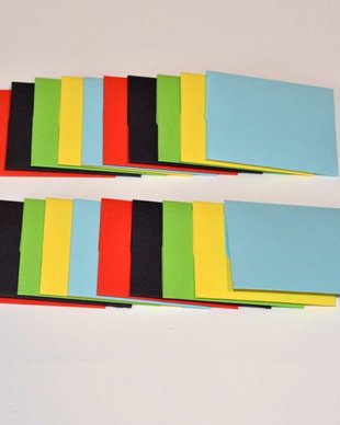Plicuri colorate din carton, dimensiune 10.5cm x 7.5cm