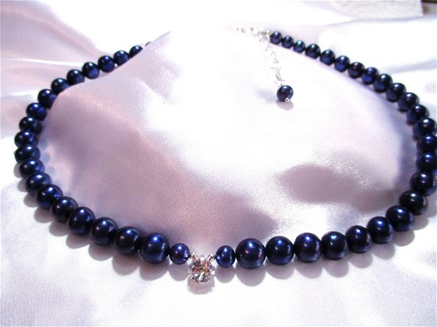 Colier argint si perle de cultura albastre mari, cu cristal swarovski