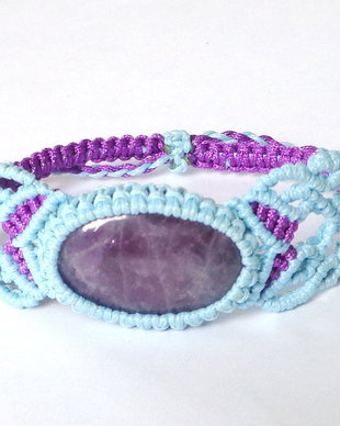 Bratara ametist in micro-macrame
