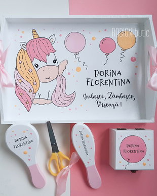 Tava taierea motului unicorn pictata manual personalizata