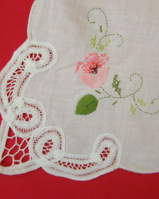 Nou-napron cu broderie si dantela