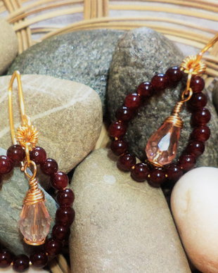 Cercei din sarma ,sfere din sticla si cristale tip swarovski - garnet