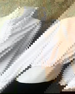 top alb de bumbac  cu broderie , 44