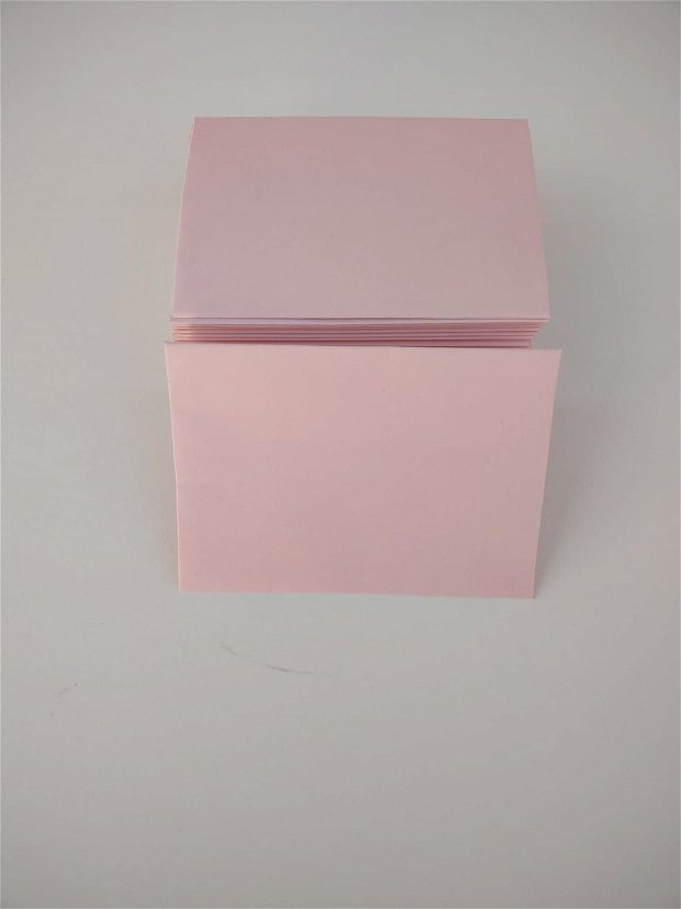 Plicuri roz din carton