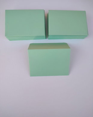 Plicuri colorate vernil din carton de 160gr