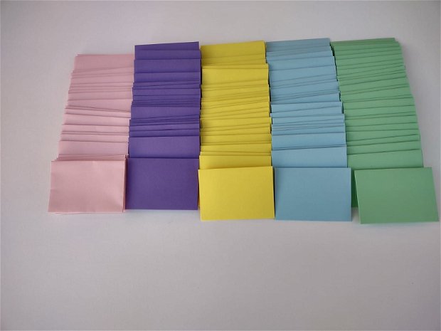 Plicuri colorate din carton, dimensiune 10.5cm x 7.5cm